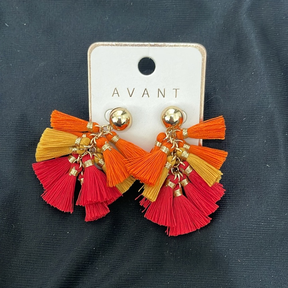 Avant Dangle Tassel Earring - Picture 2 of 3